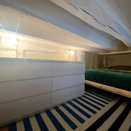 L'intemporel Duplex : Place Du Vieux Marche Apartment *
